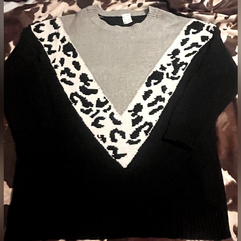 Women’s Sweater, Animal Print- Colorblock